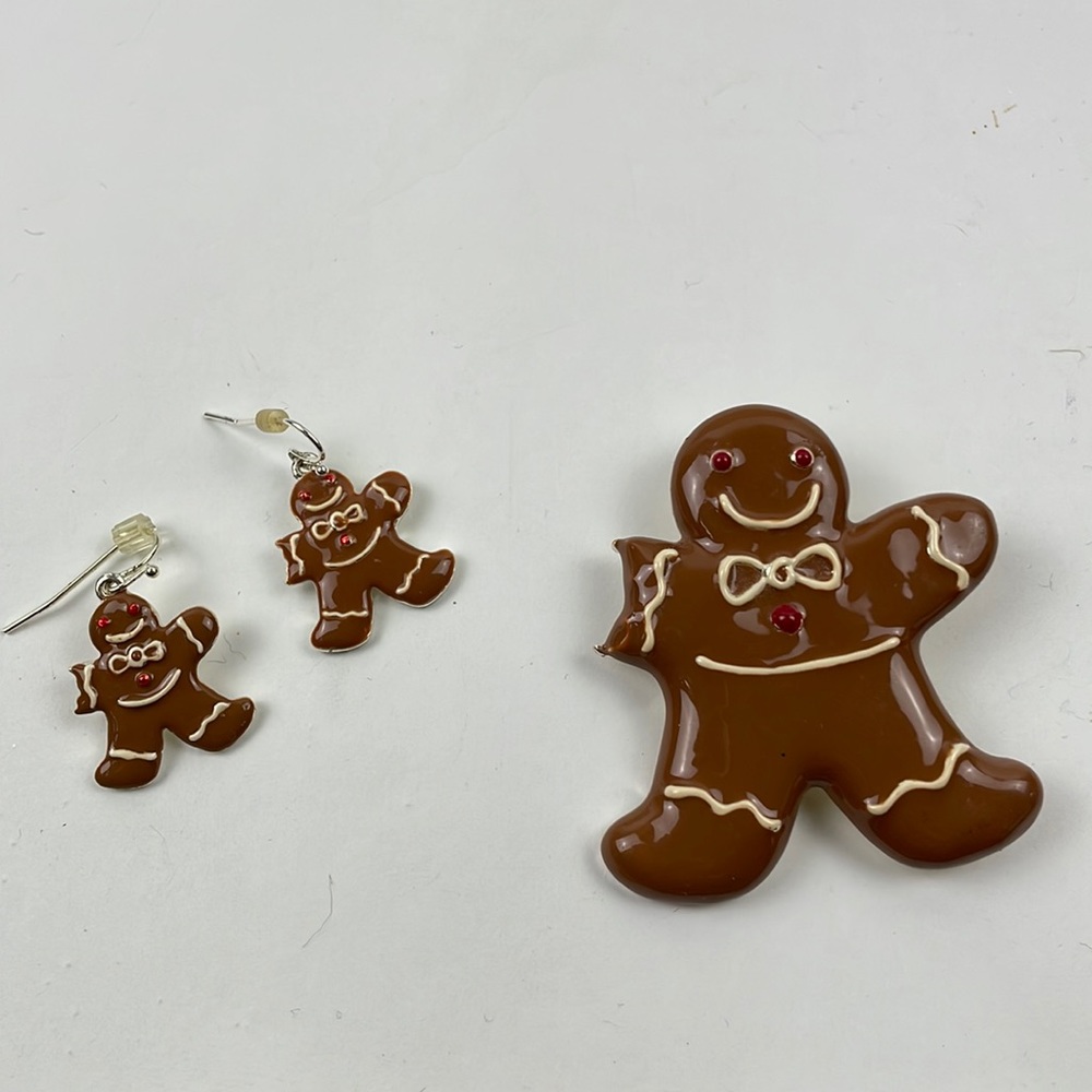 ❤️5/$25 Silver tone Gingerbread Man Brooch & Drop Earring Set